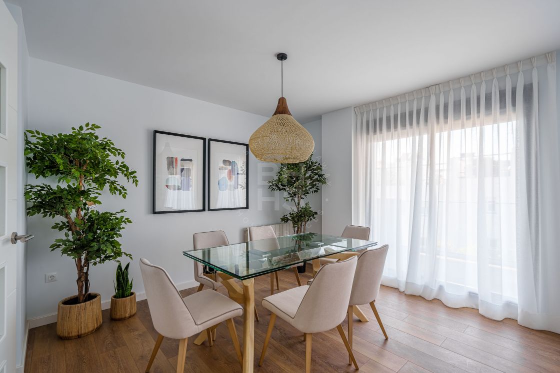 Penthouse in a modern residential complex situated in an exclusive area of El Limonar