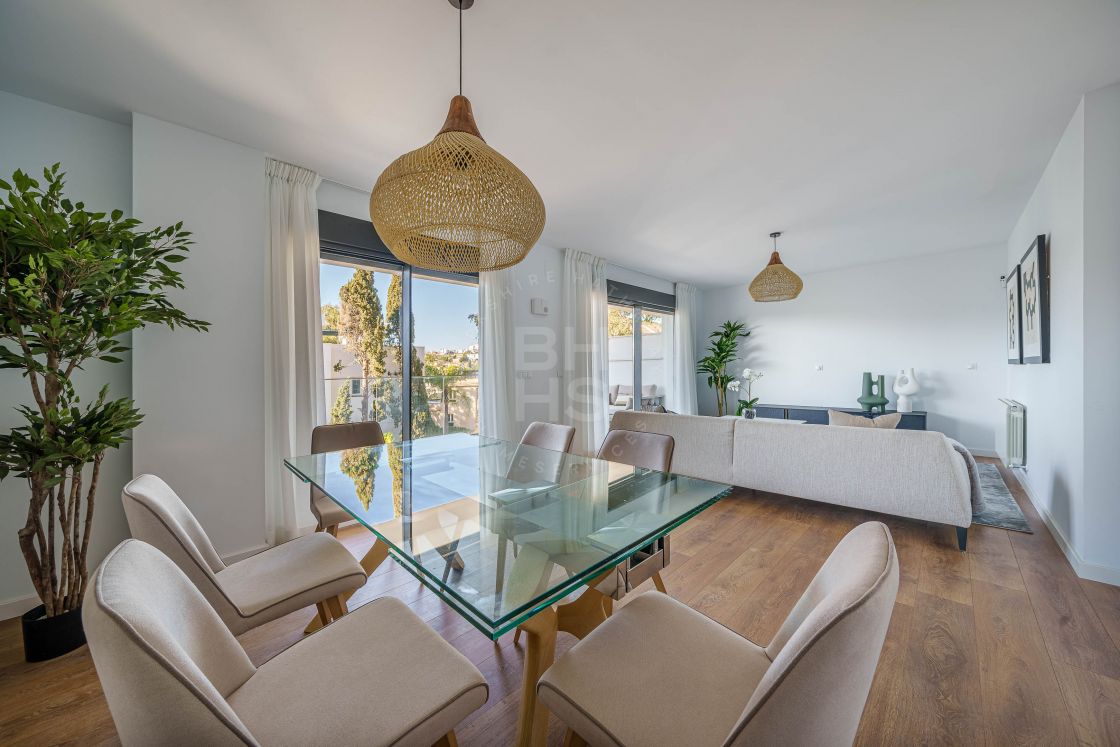 Penthouse in a modern residential complex situated in an exclusive area of El Limonar