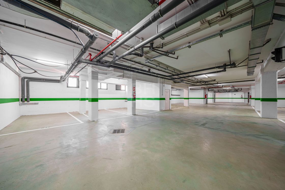 Brand new second-floor apartment in a modern residential complex situated in an exclusive area of El Limonar