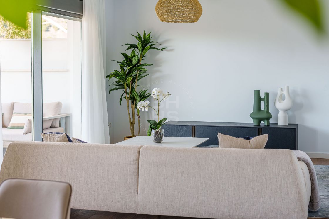 Brand new second-floor apartment in a modern residential complex situated in an exclusive area of El Limonar