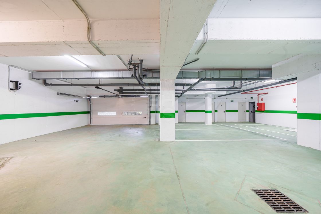 Brand new second-floor apartment in a modern residential complex situated in an exclusive area of El Limonar