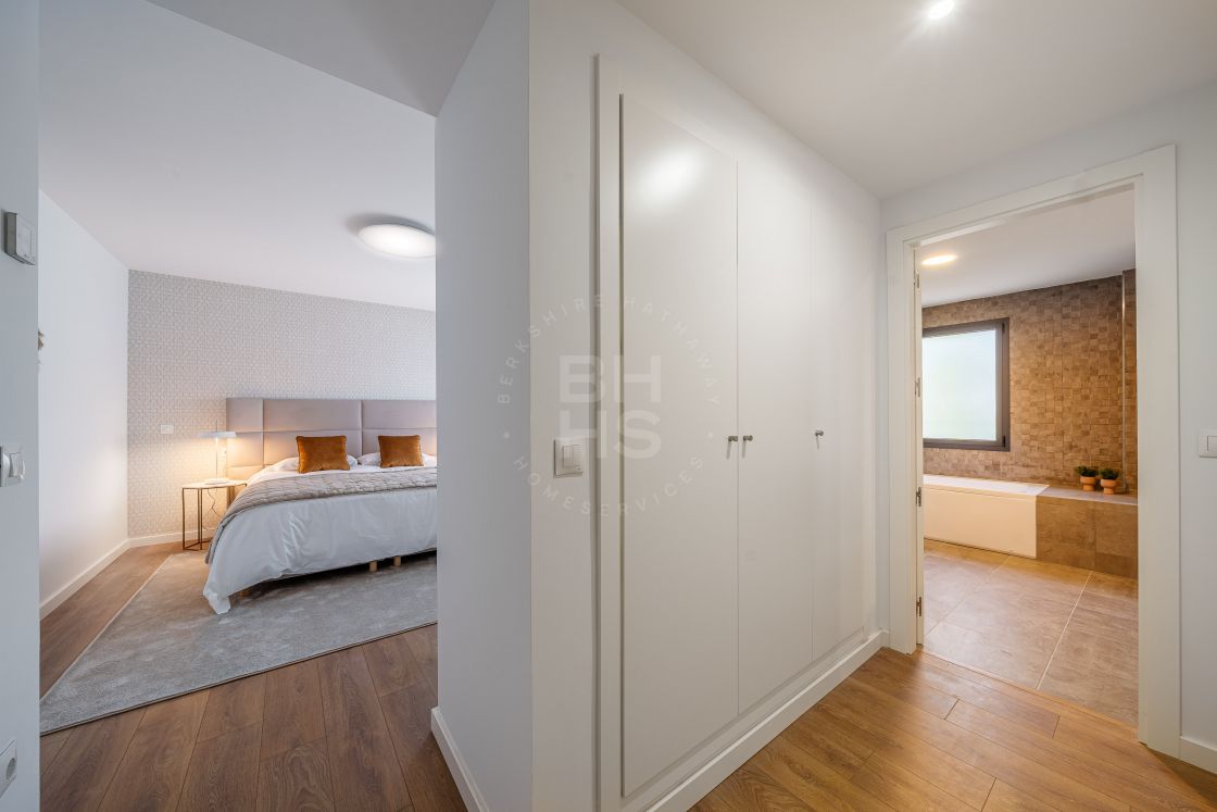 Brand new second-floor apartment in a modern residential complex situated in an exclusive area of El Limonar