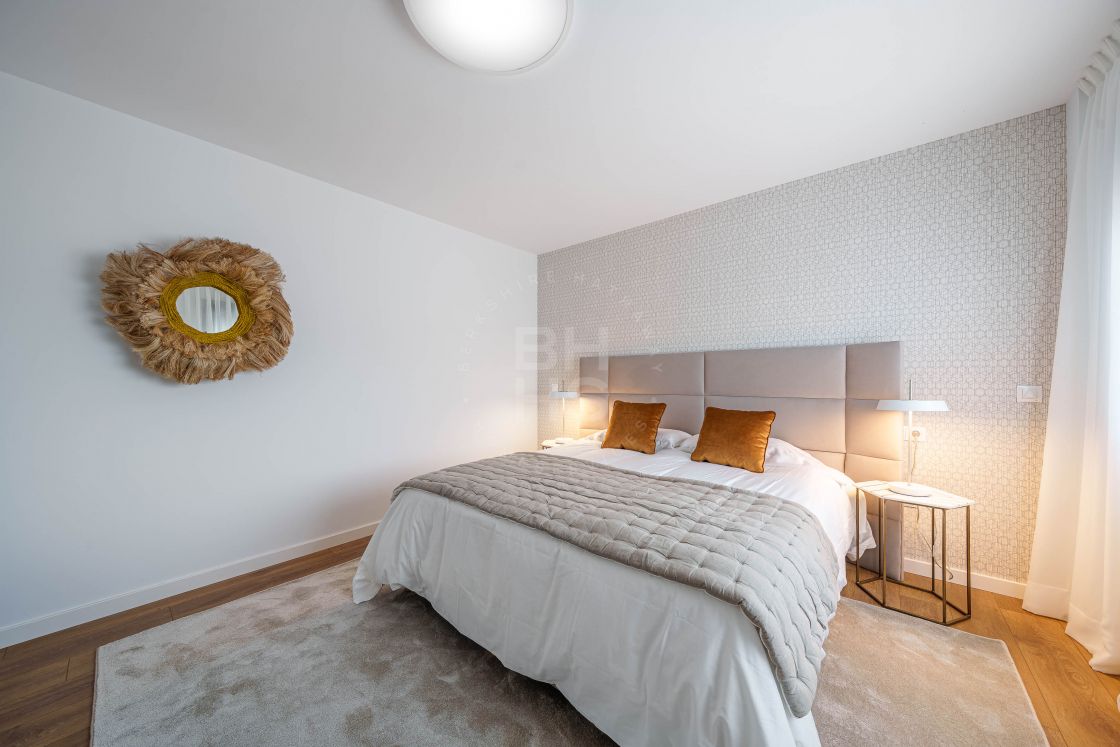 Brand new second-floor apartment in a modern residential complex situated in an exclusive area of El Limonar