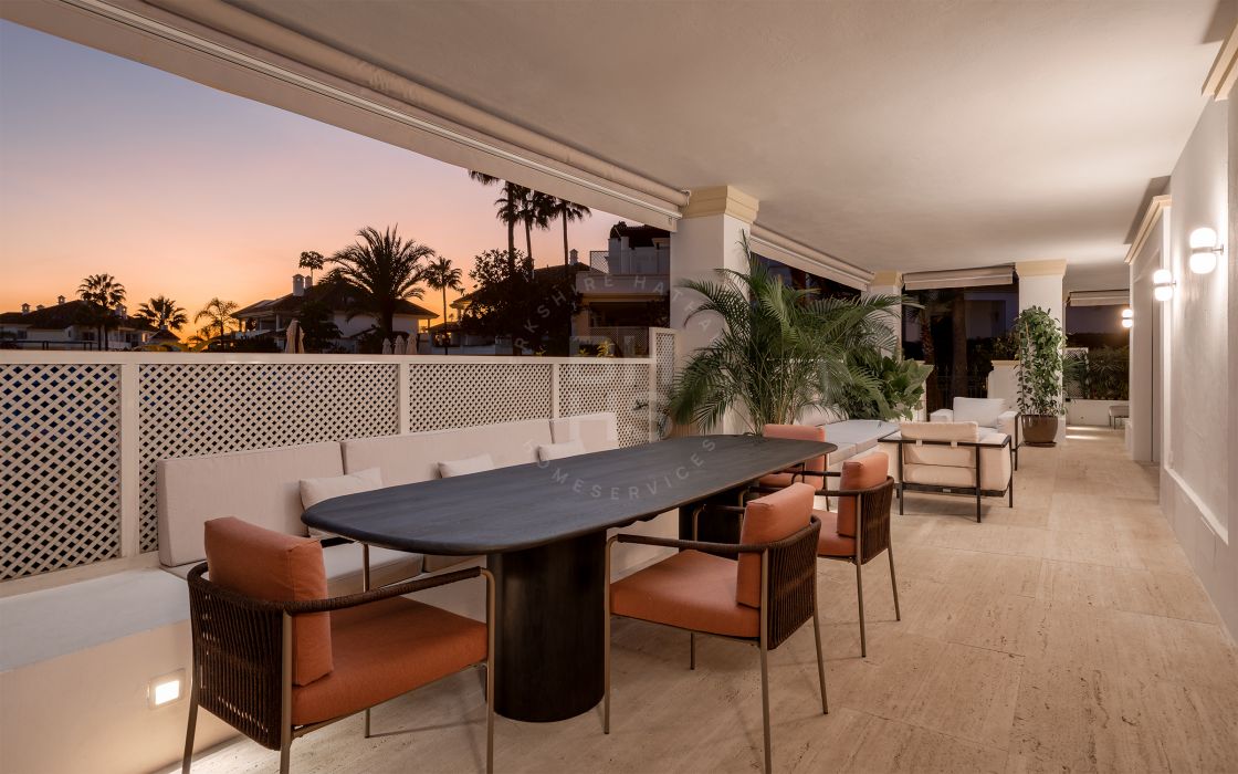 Luxury spacious apartment in Marbella's Golden Mile
