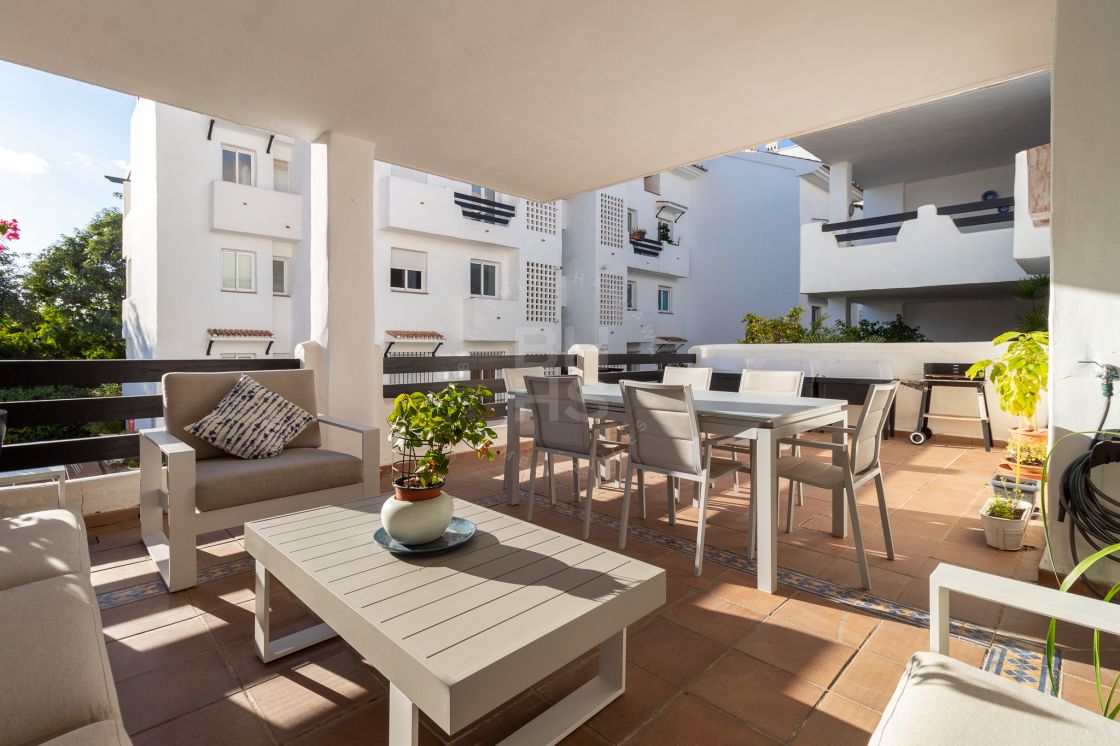 Second-floor apartment in a contemporary and eco-friendly development in La Reserva del Higueron, Fuengirola
