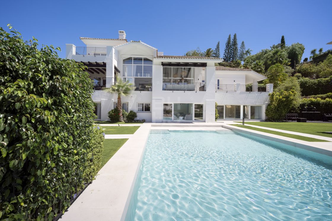 Brand-new very private villa set on an huge plot in the most exclusive gated estate in Europe