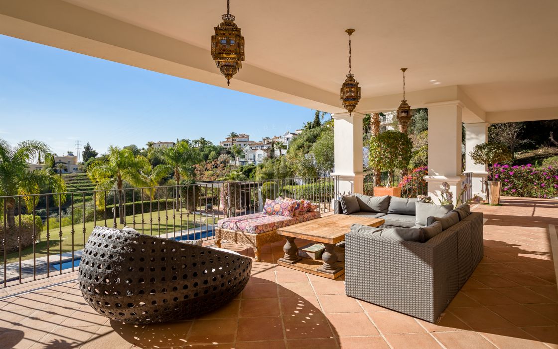 Imposing villa on a large plot with stunning sea views at the top of Marbella Hill Club, Golden Mile, Marbella.