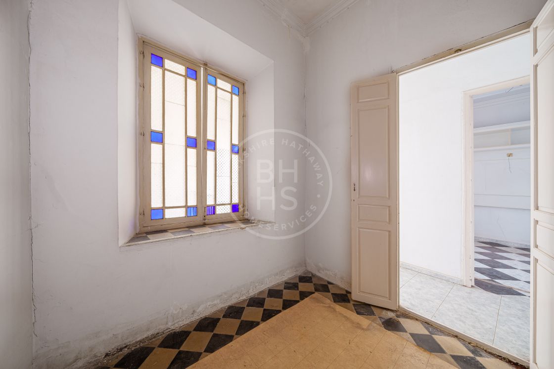 Exclusive three-level house in Paseo de Reding, Malaga