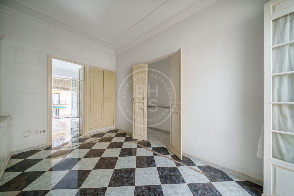 Exclusive three-level house in Paseo de Reding, Malaga