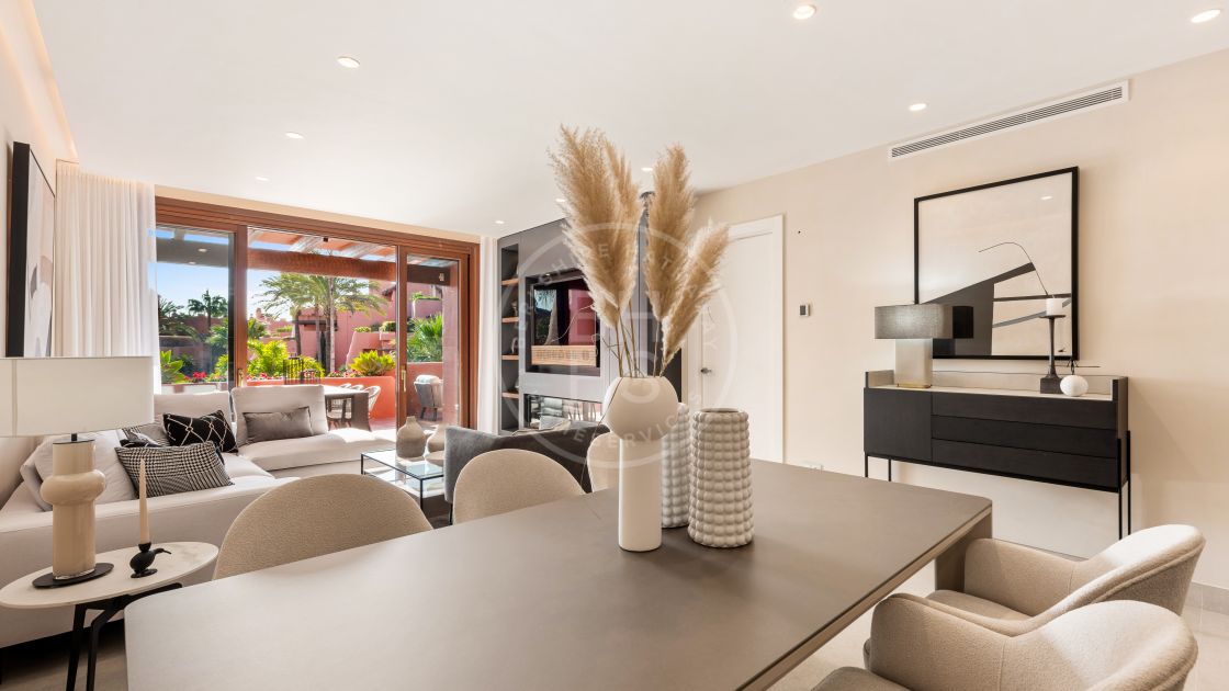 Fabulous fully renovated beachfront apartment in 5-star complex Torre Bermeja, New Golden Mile, Estepona.