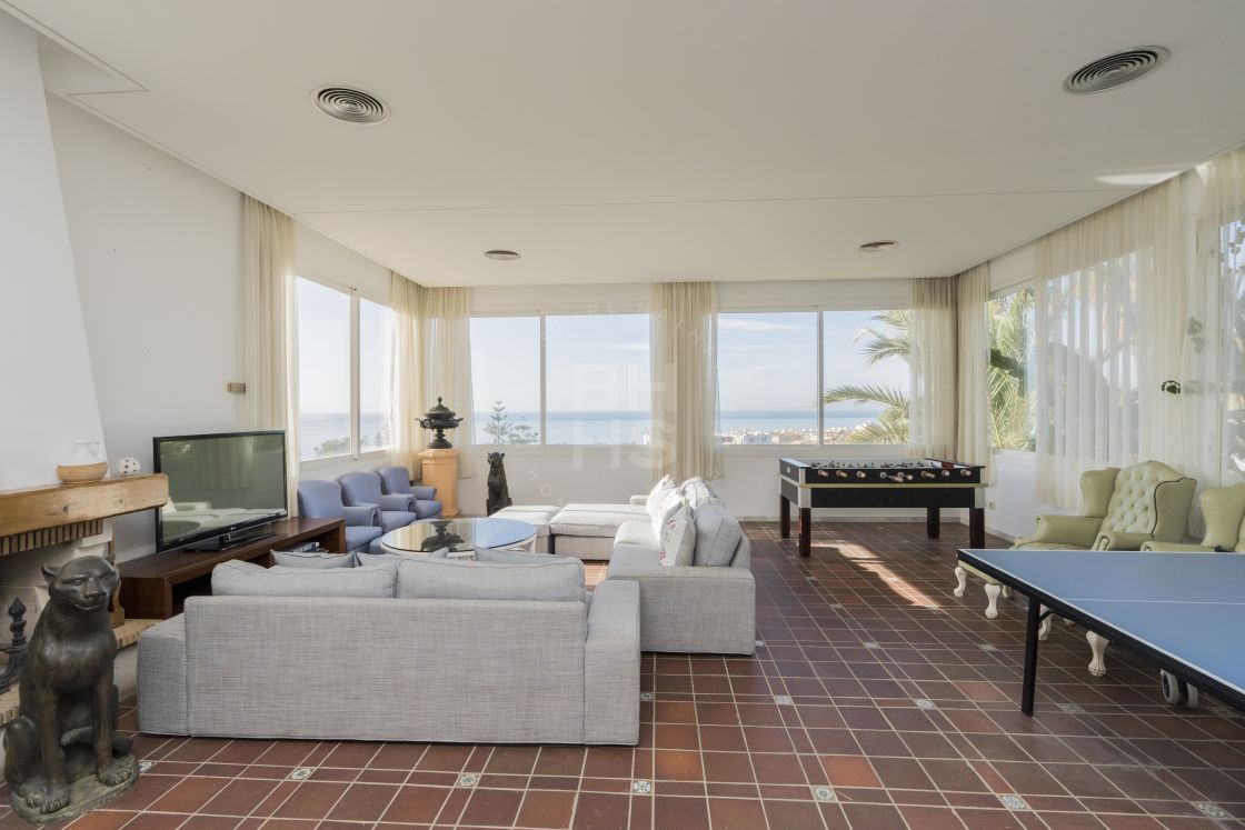 Opulent family villa with independent guest house and sea views in Rincon de la Victoria