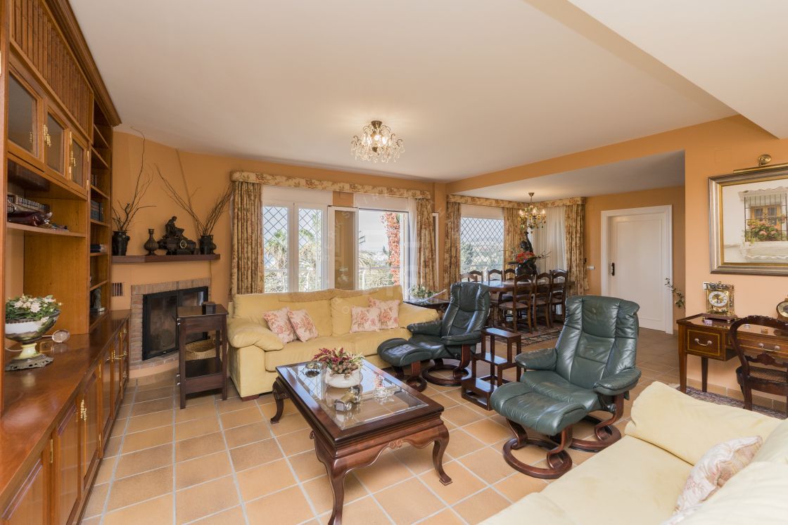 Opulent family villa with independent guest house and sea views in Rincon de la Victoria