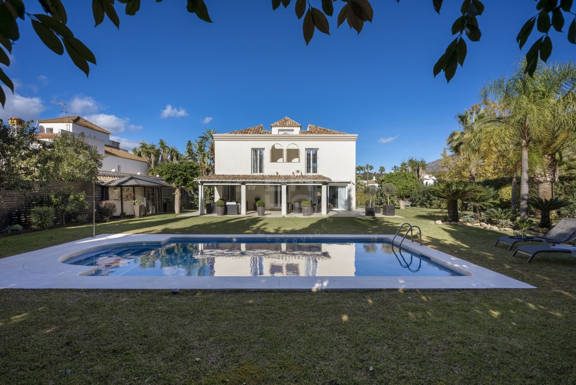 Properties for sale in Lagomar, Nueva Andalucia