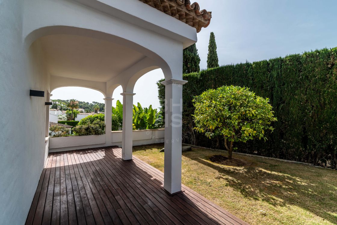 Recently renovated 3-bedroom villa in the heart of the Golf Valley in Nueva Andalucia