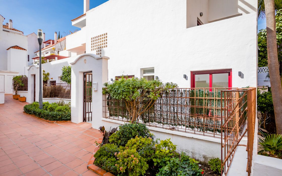 Ground Floor Apartments for sale in Nueva Andalucia