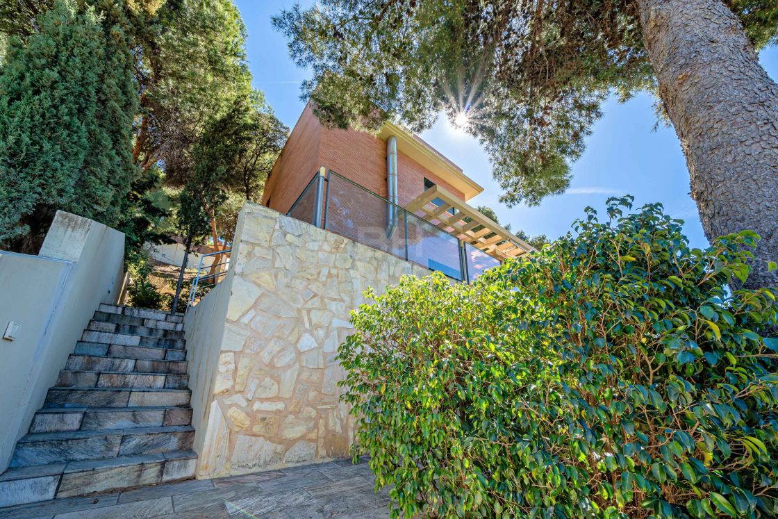 State-of-the art villa with sea views situated in a tranquil cul-de-sac in Eastern Malaga