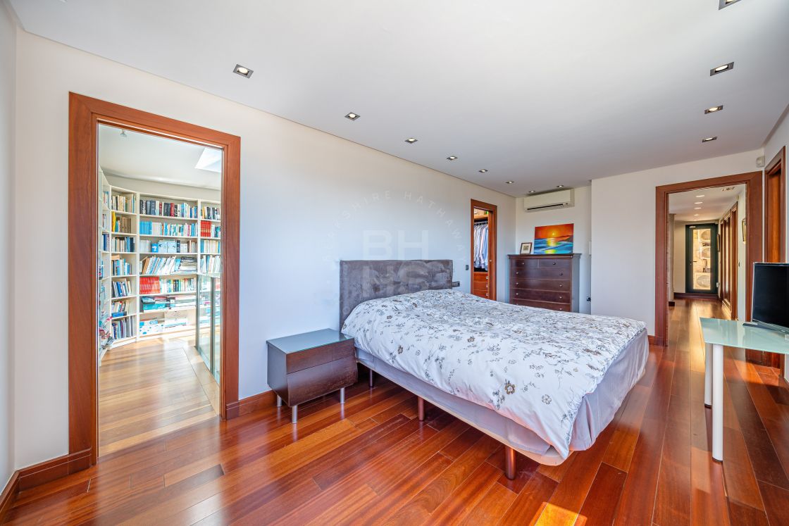 State-of-the art villa with sea views situated in a tranquil cul-de-sac in Eastern Malaga