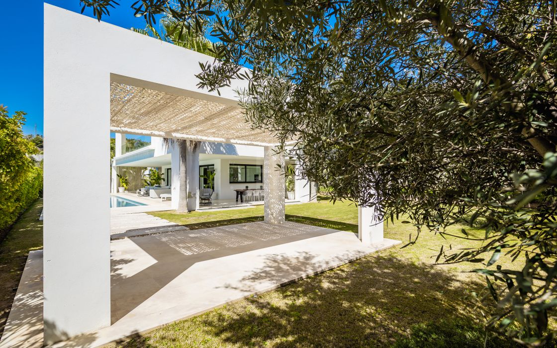 Contemporary luxury villa in a prestigious gated community within the Golf Valley.