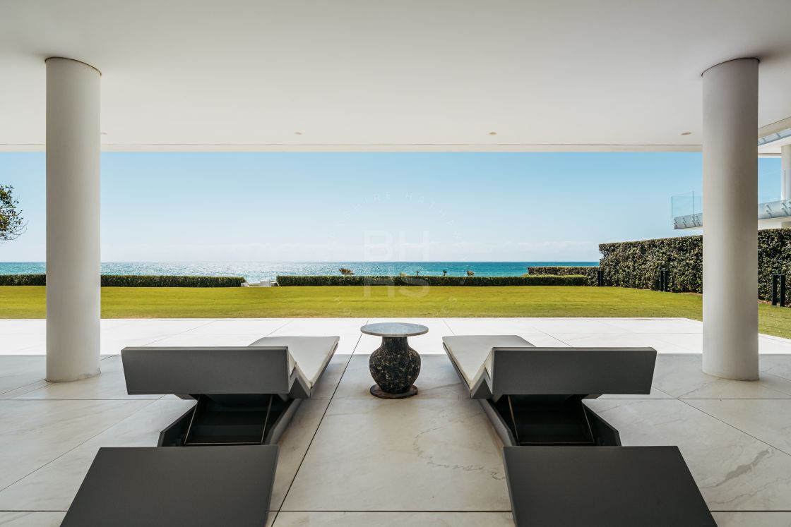 Impressive beachfront garden apartment on the New Golden Mile