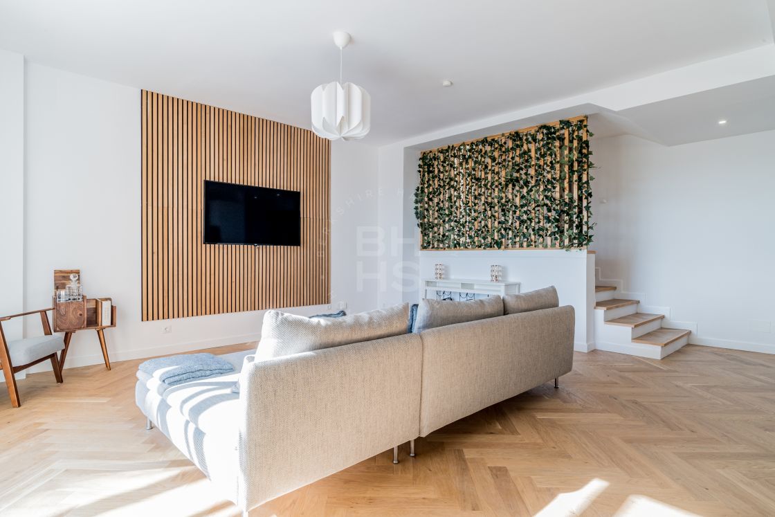 Fully renovated penthouse with breathtaking views over the Golf Valley and the Mediterranean Sea