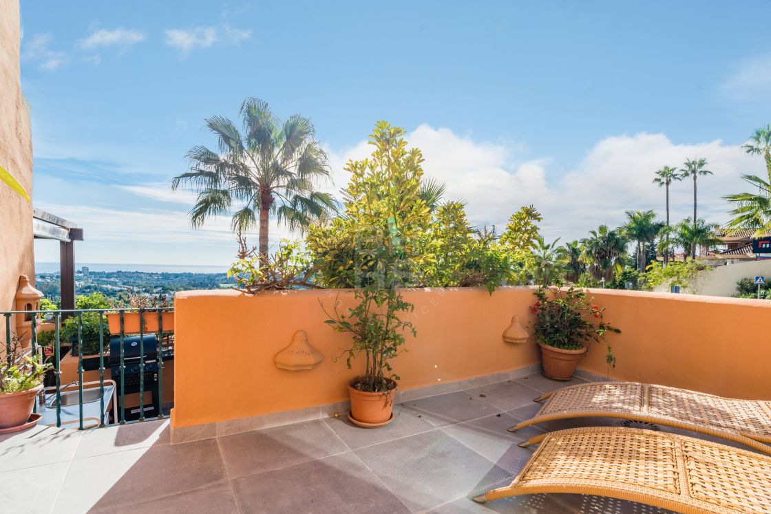 Fully renovated penthouse with breathtaking views over the Golf Valley and the Mediterranean Sea