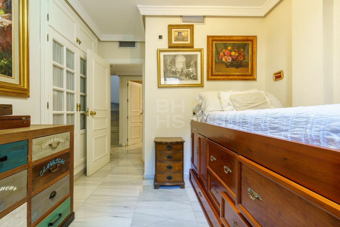 Stunning semi-detached house situated in a prestigious area of Mayorazgo