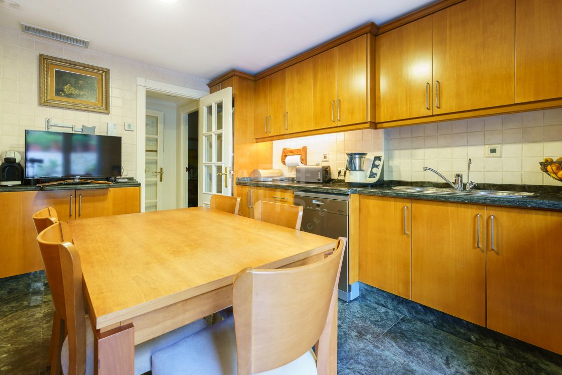 Stunning semi-detached house situated in a prestigious area of Mayorazgo