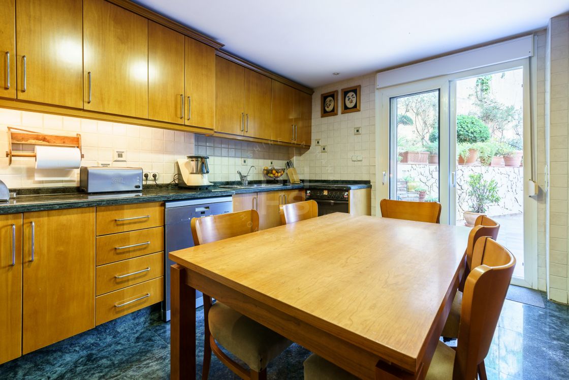 Stunning semi-detached house situated in a prestigious area of Mayorazgo