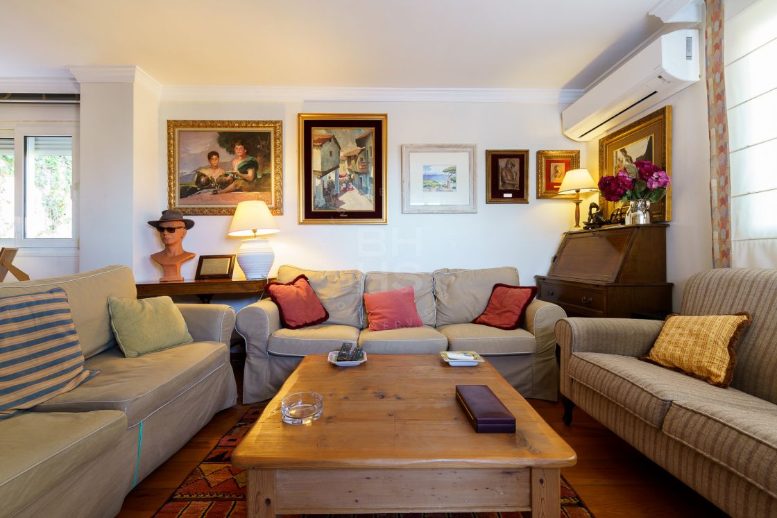 Stunning semi-detached house situated in a prestigious area of Mayorazgo