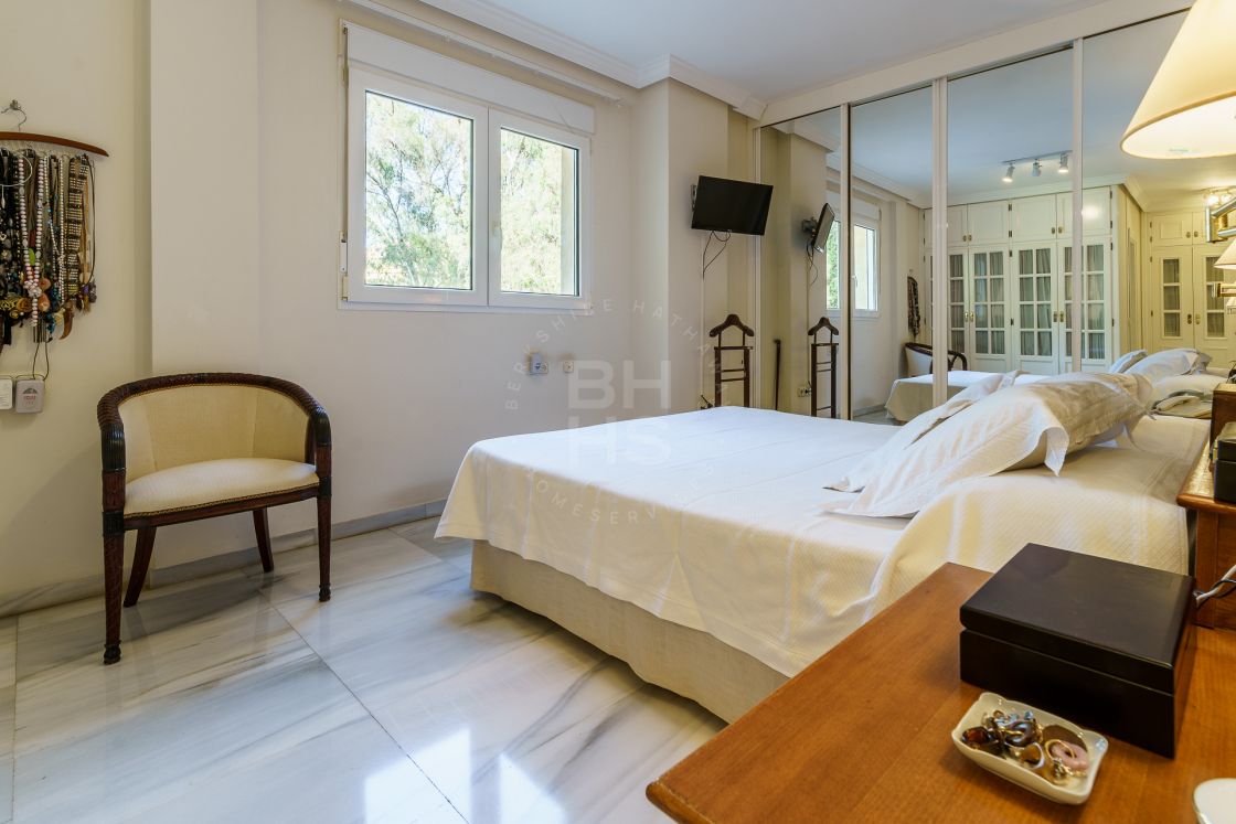 Stunning semi-detached house situated in a prestigious area of Mayorazgo