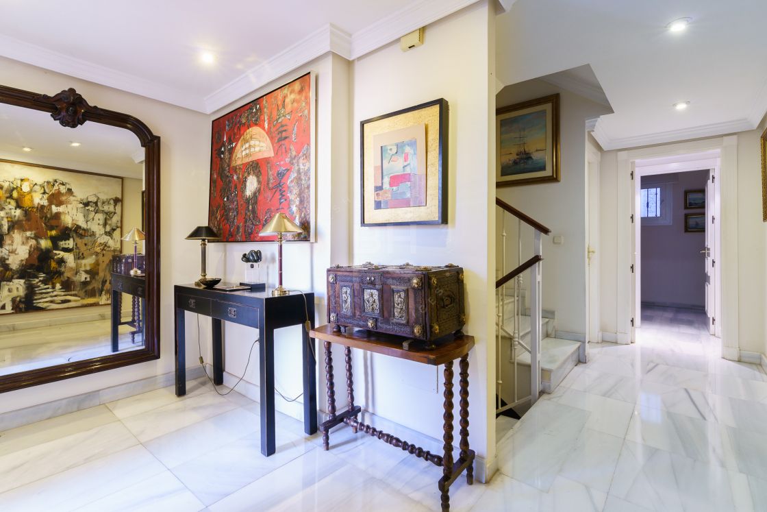 Stunning semi-detached house situated in a prestigious area of Mayorazgo