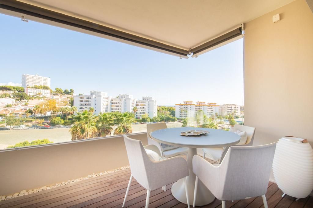 Excellent oportunity! Contemporary apartment in the centre of Nueva Andalucía