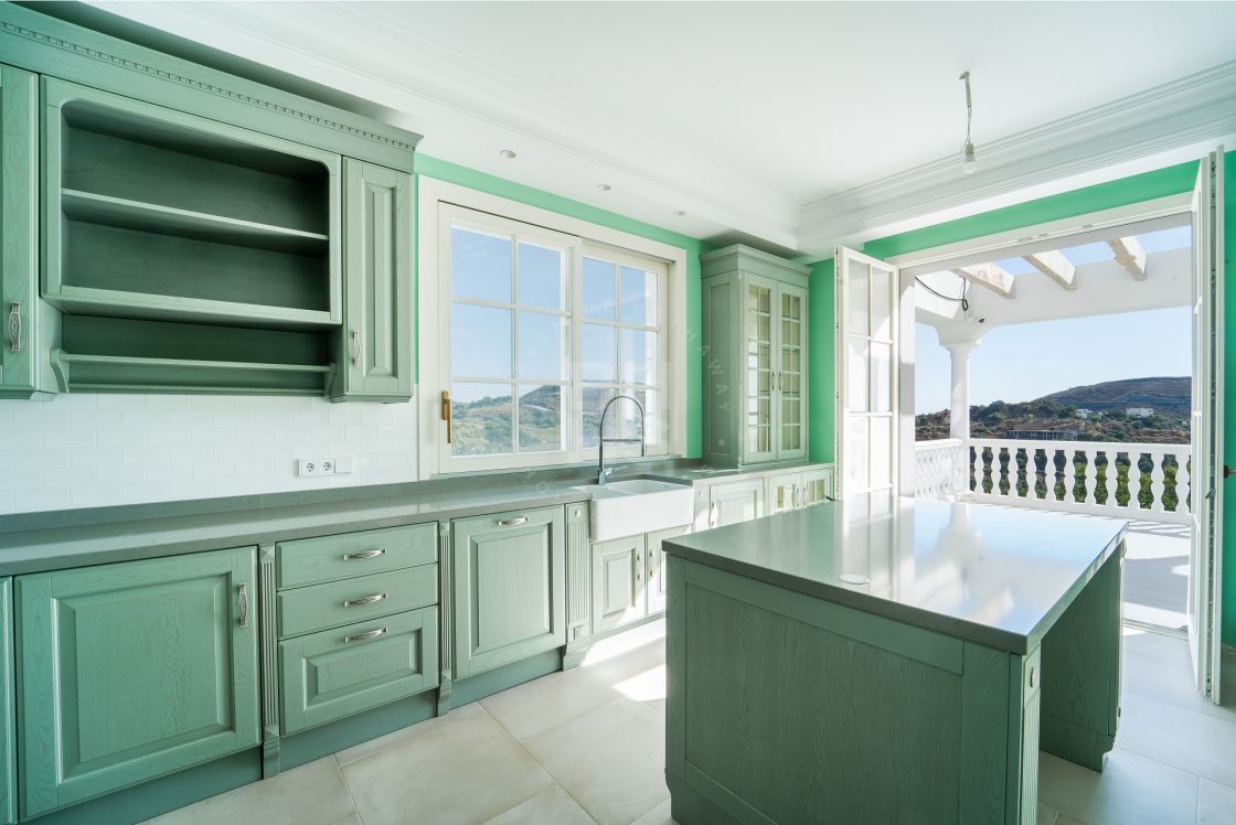 Elegant villa in Marbella Club Golf Resort, an exclusive location close to golf courses in Benahavís