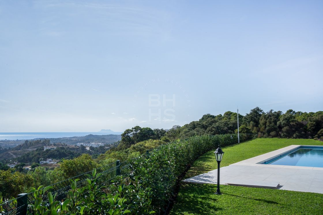 Elegant villa in Marbella Club Golf Resort, an exclusive location close to golf courses in Benahavís