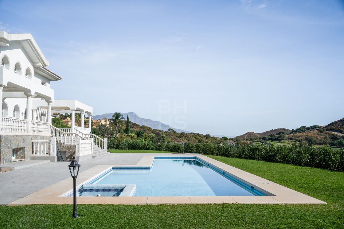 Elegant villa in Marbella Club Golf Resort, an exclusive location close to golf courses in Benahavís