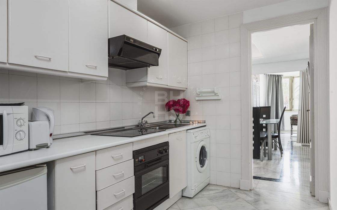 Investment opportunity - Set of four beachfront apartments in one of the most sought-after complexes in Puerto Banús
