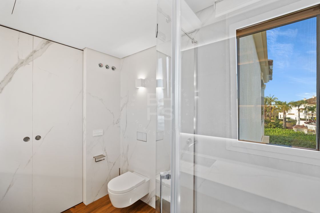 Fully renovated apartment in Monte Paraíso, Marbella's Golden Mile