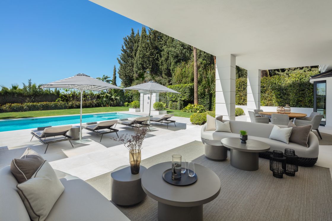 Astonishing villa in Sierra Blanca with indoor pool and breathtaking views over the Mediterranean.