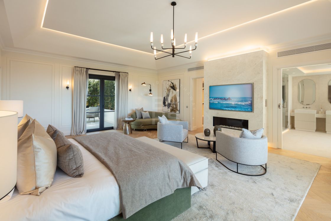 Astonishing villa in Sierra Blanca with indoor pool and breathtaking views over the Mediterranean.