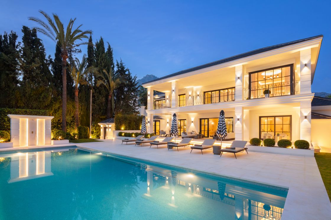 Astonishing villa in Sierra Blanca with indoor pool and breathtaking views over the Mediterranean.