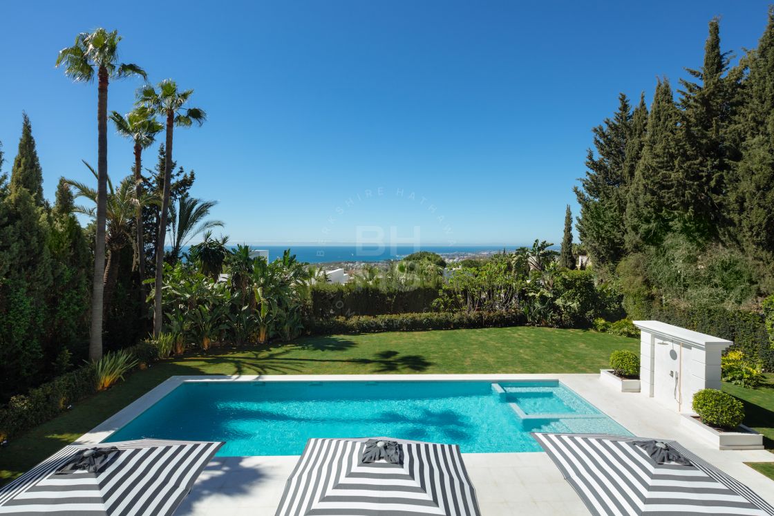 Astonishing villa in Sierra Blanca with indoor pool and breathtaking views over the Mediterranean.