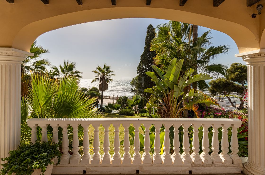 Luxurious villa with unparalleled sea views in eastern Malaga