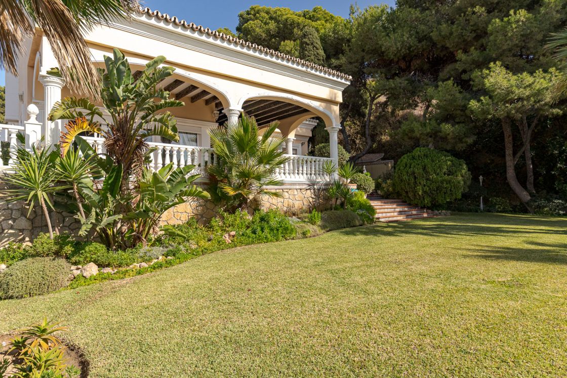 Luxurious villa with unparalleled sea views in eastern Malaga