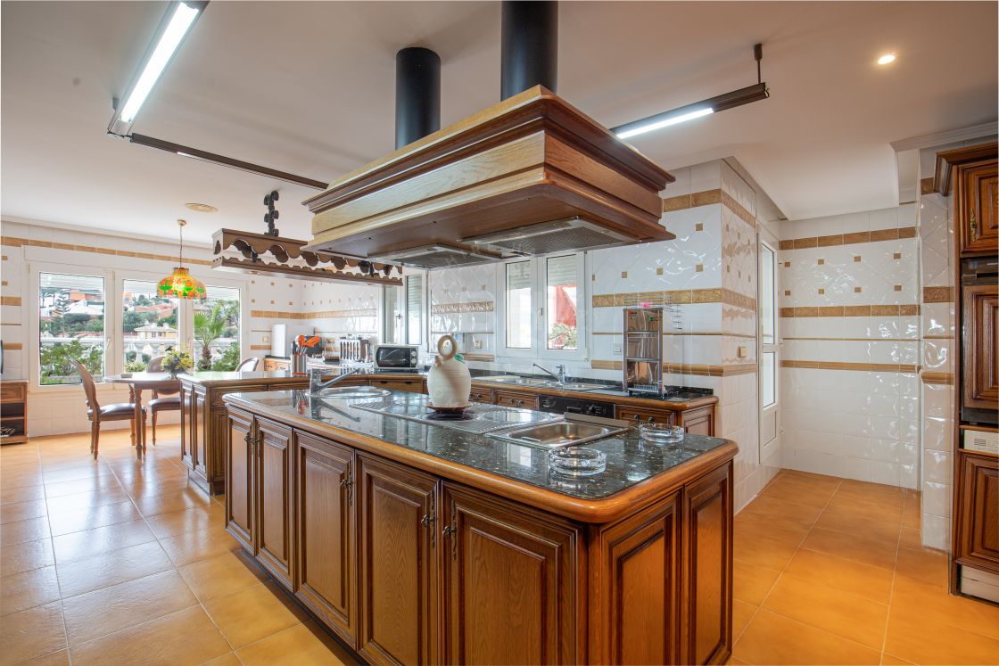 Luxurious villa with unparalleled sea views in eastern Malaga