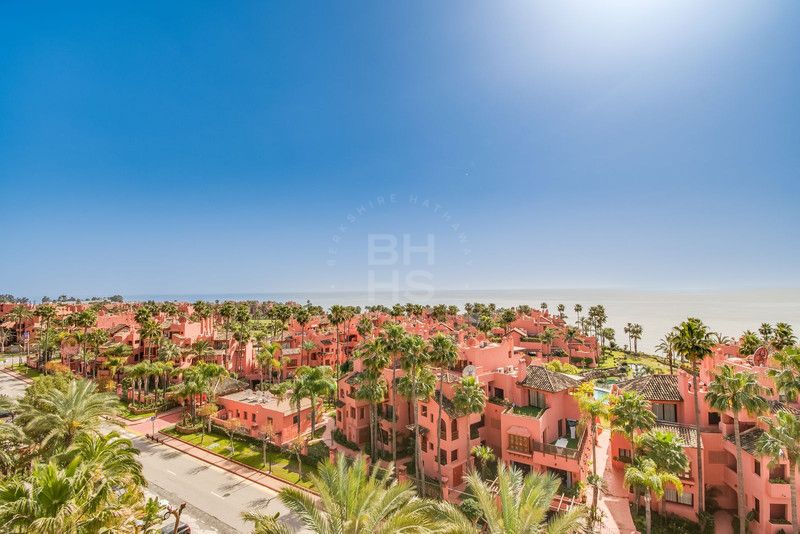 Beachfront duplex penthouse in Guadalmansa Playa, on the New Golden Mile