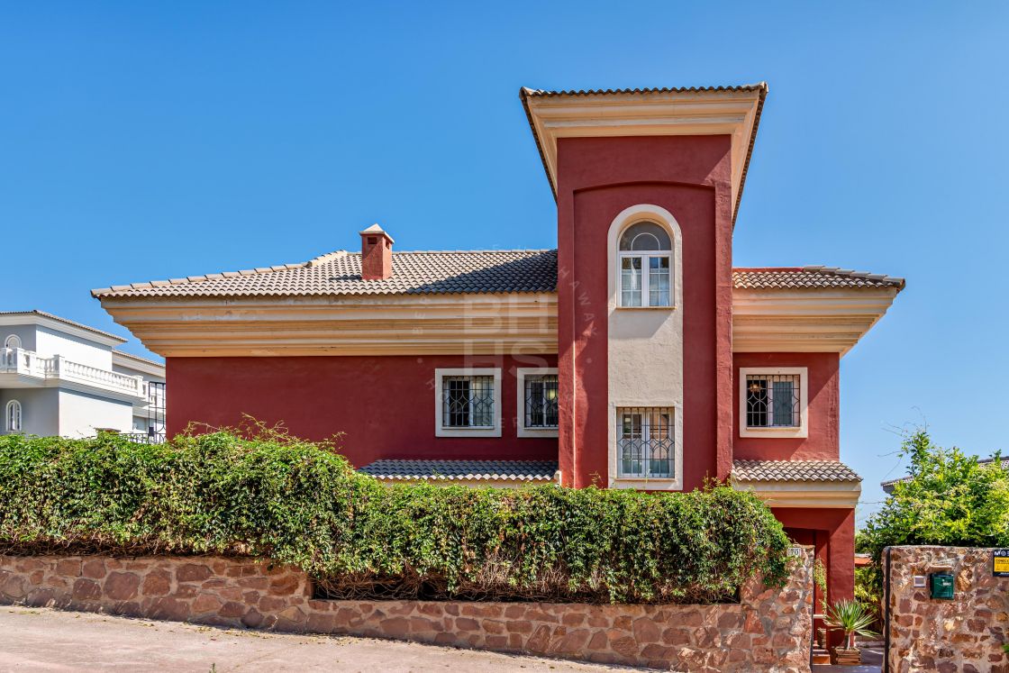 Splendid family villa with sea views in eastern Malaga