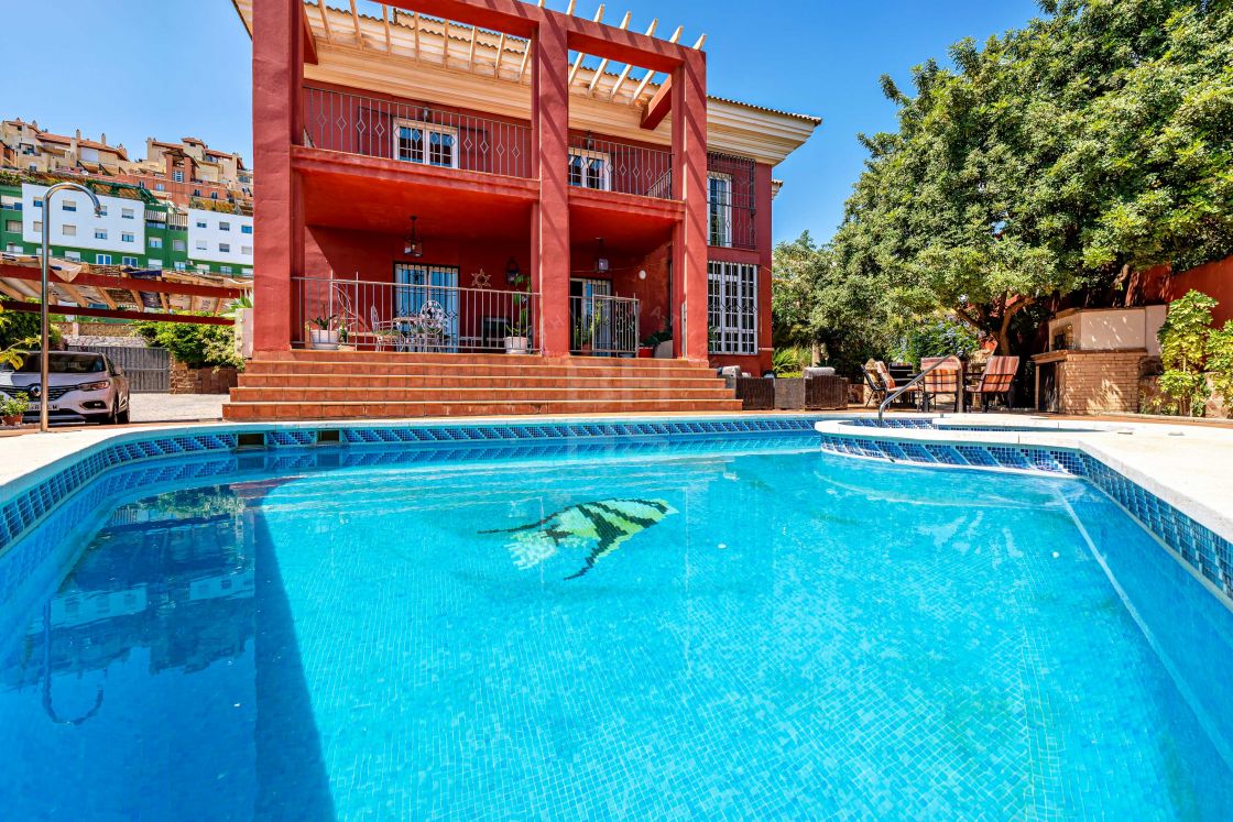 Splendid family villa with sea views in eastern Malaga