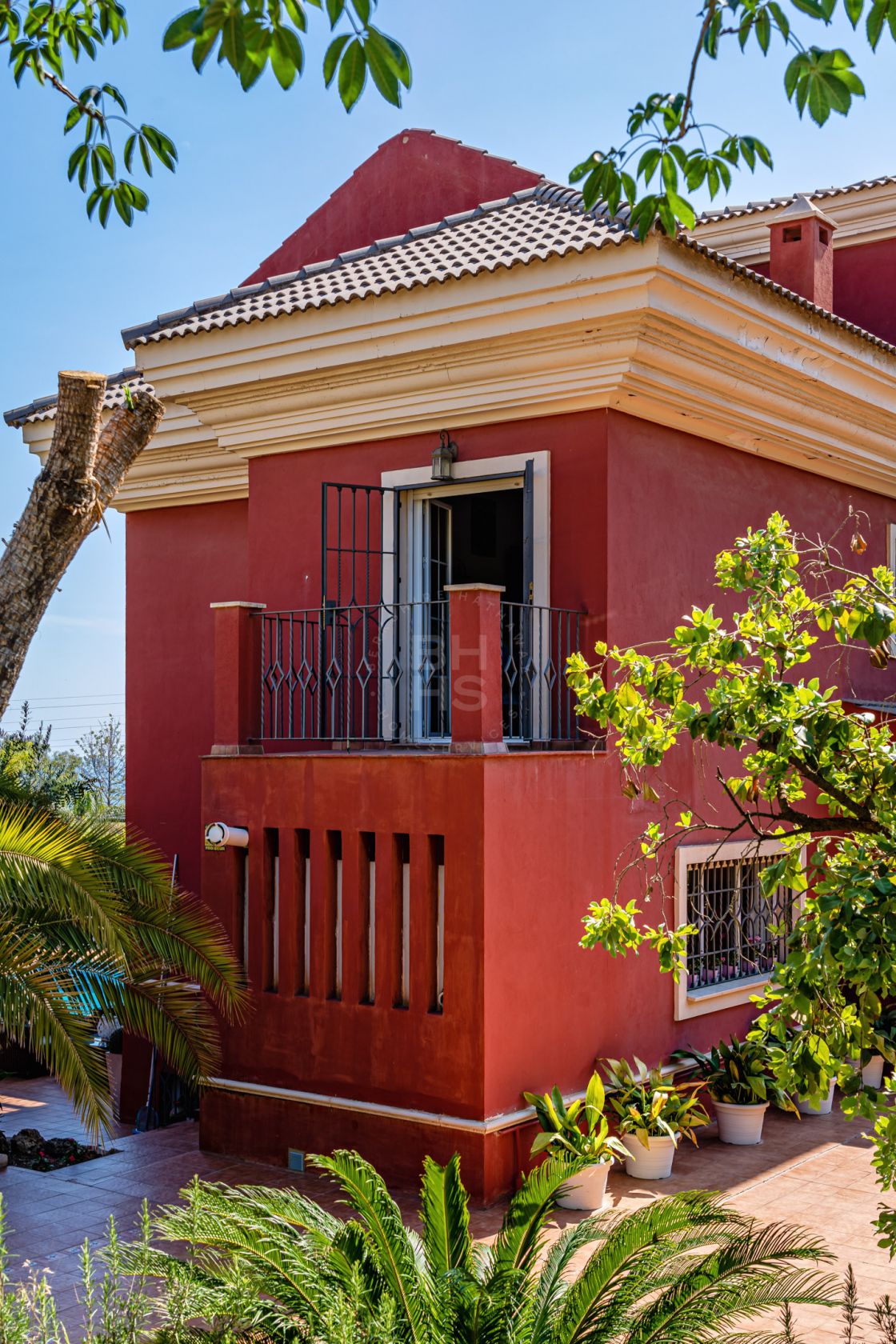 Splendid family villa with sea views in eastern Malaga