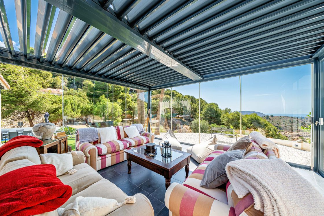 Exquisite luxury villa with sea views in a secure and peaceful setting of Pinares de San Anton
