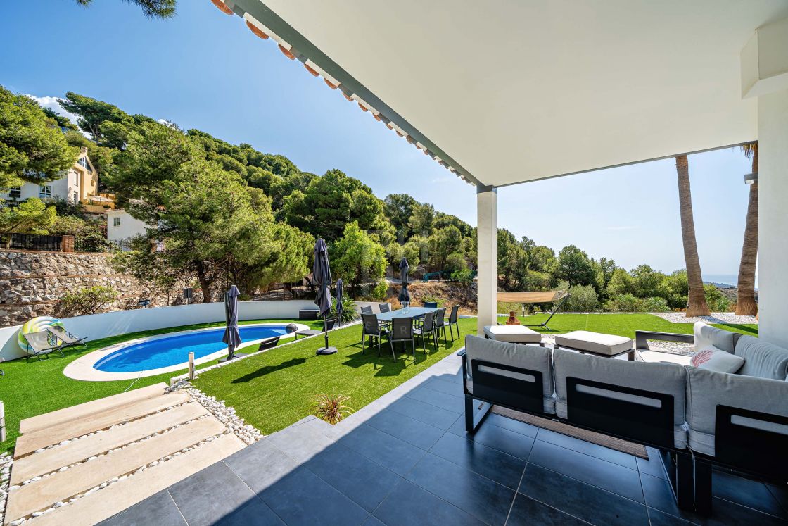 Exquisite luxury villa with sea views in a secure and peaceful setting of Pinares de San Anton